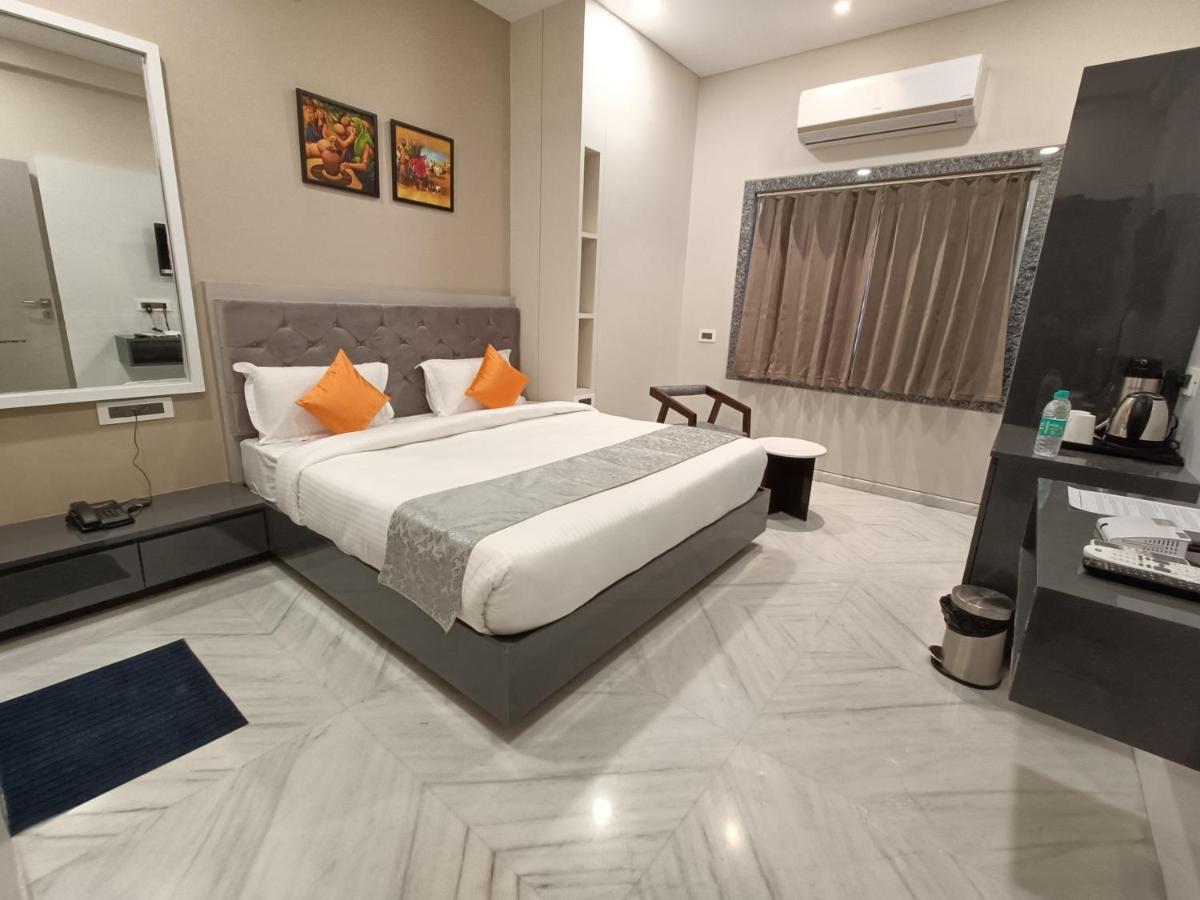 Hotel Shri Anand Dham, Nathdwara - 125 Meters Away From The Temple Exterior photo