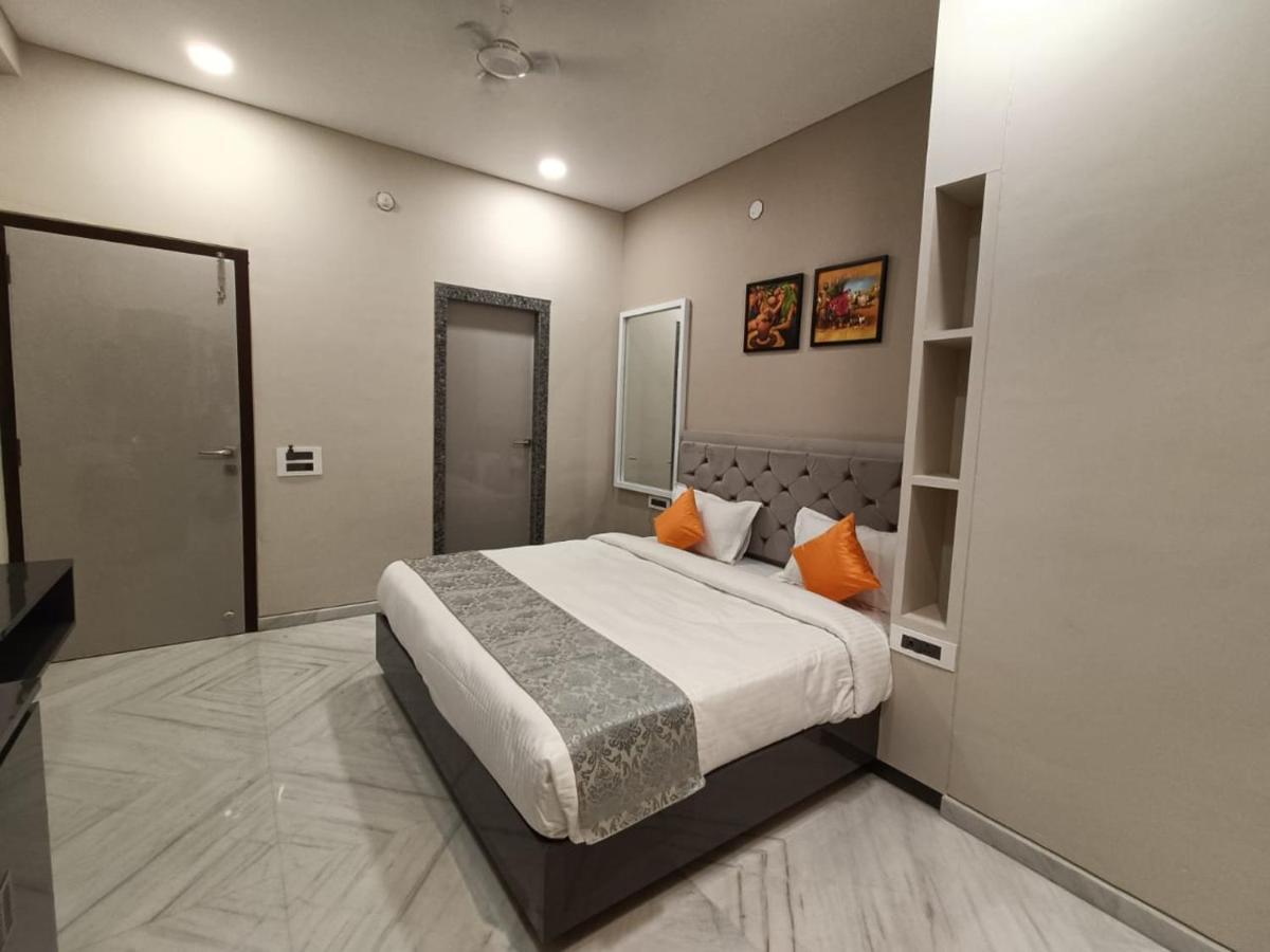 Hotel Shri Anand Dham, Nathdwara - 125 Meters Away From The Temple Exterior photo